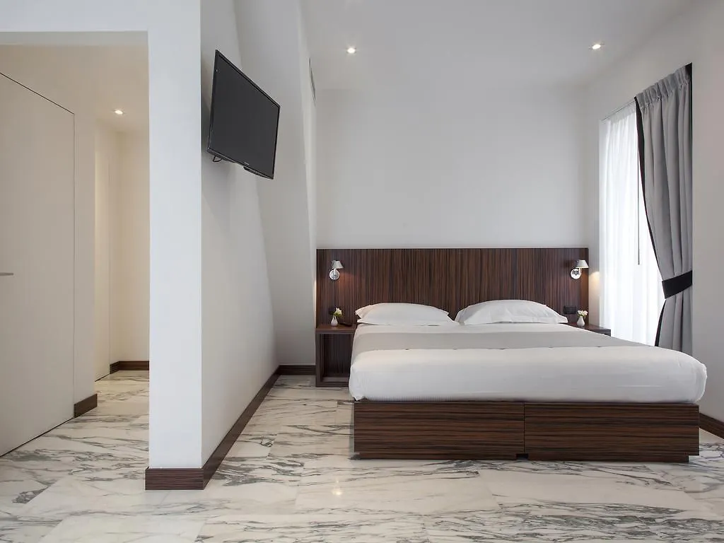 My Bed Montenapoleone Milan Guest house