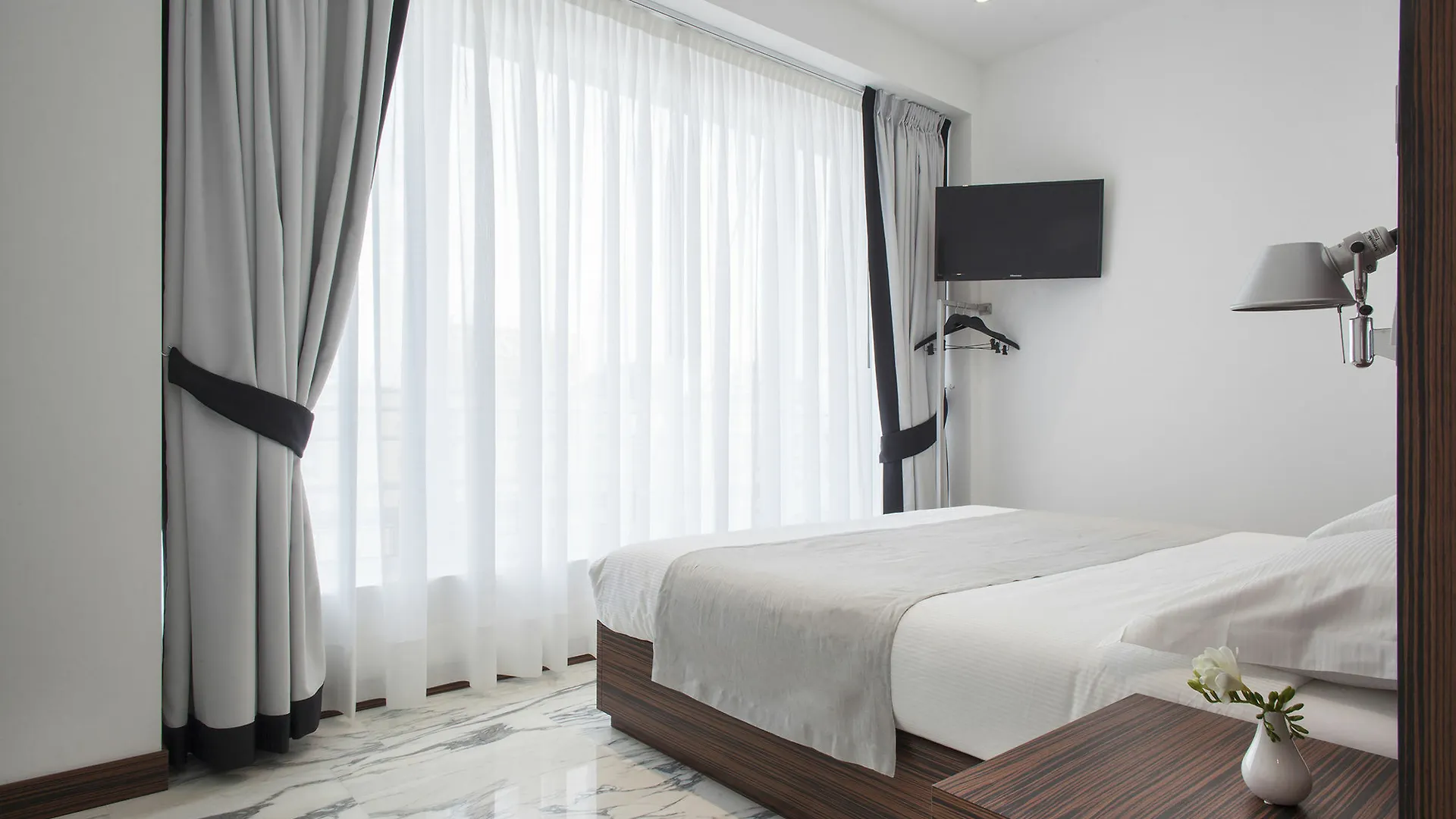 My Bed Montenapoleone Milan 2*,