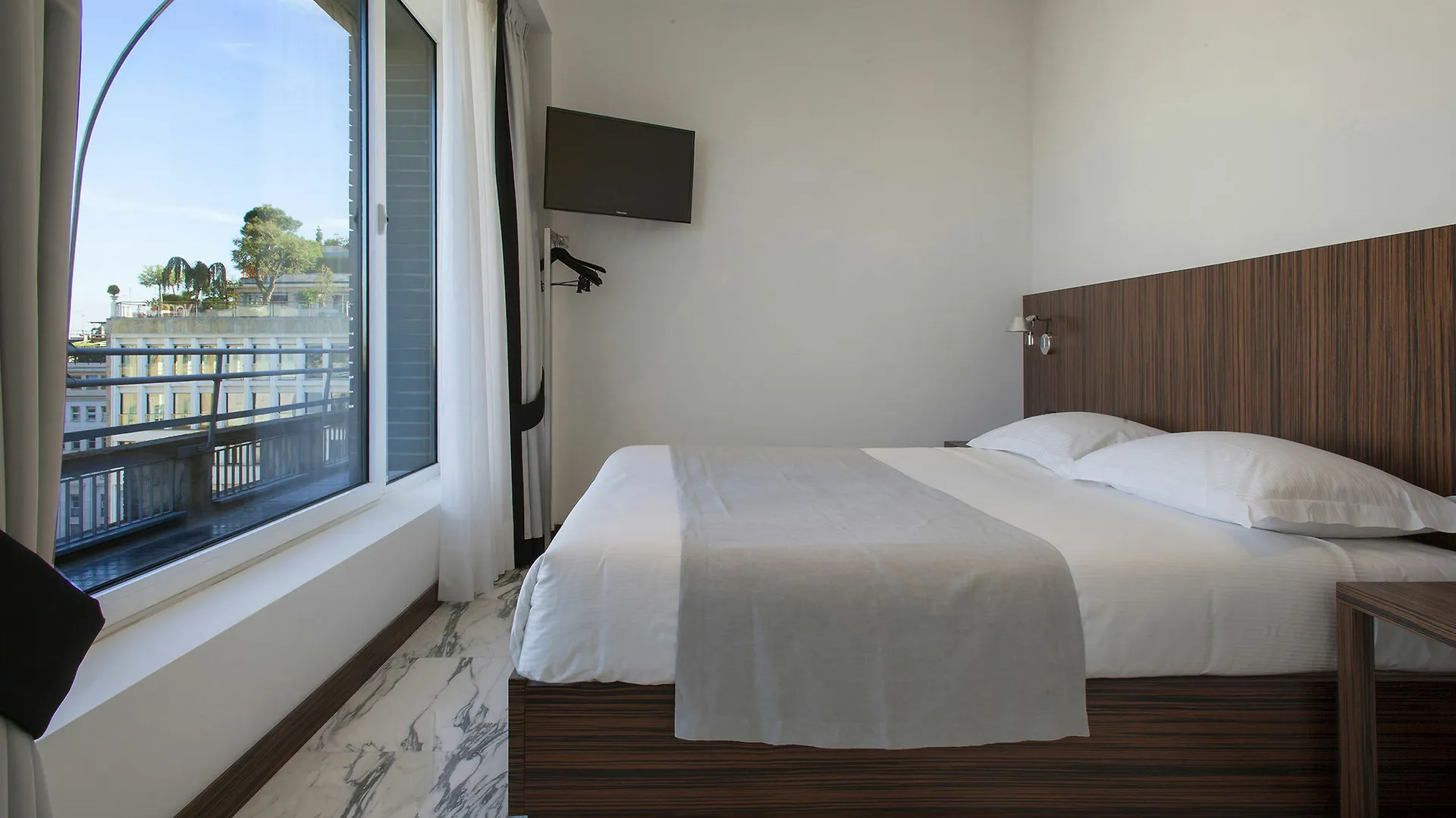 My Bed Montenapoleone Milan Guest house