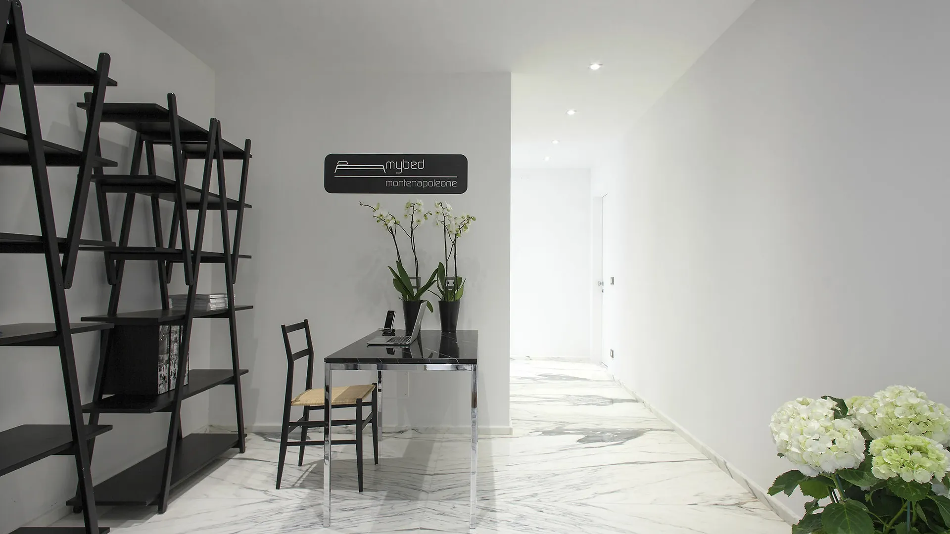 ** Guest house My Bed Montenapoleone Milan Italy