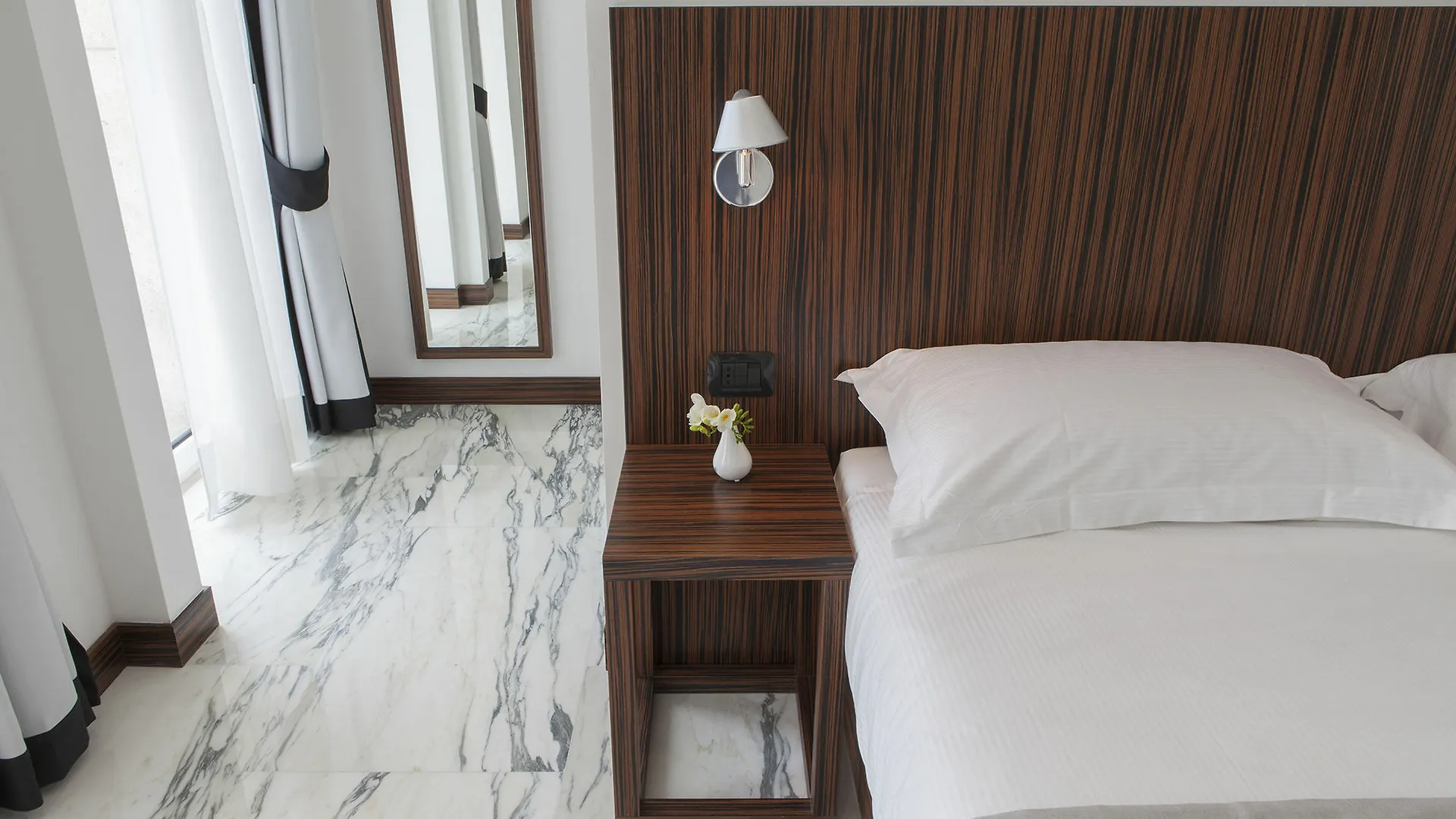 My Bed Montenapoleone Milan Guest house